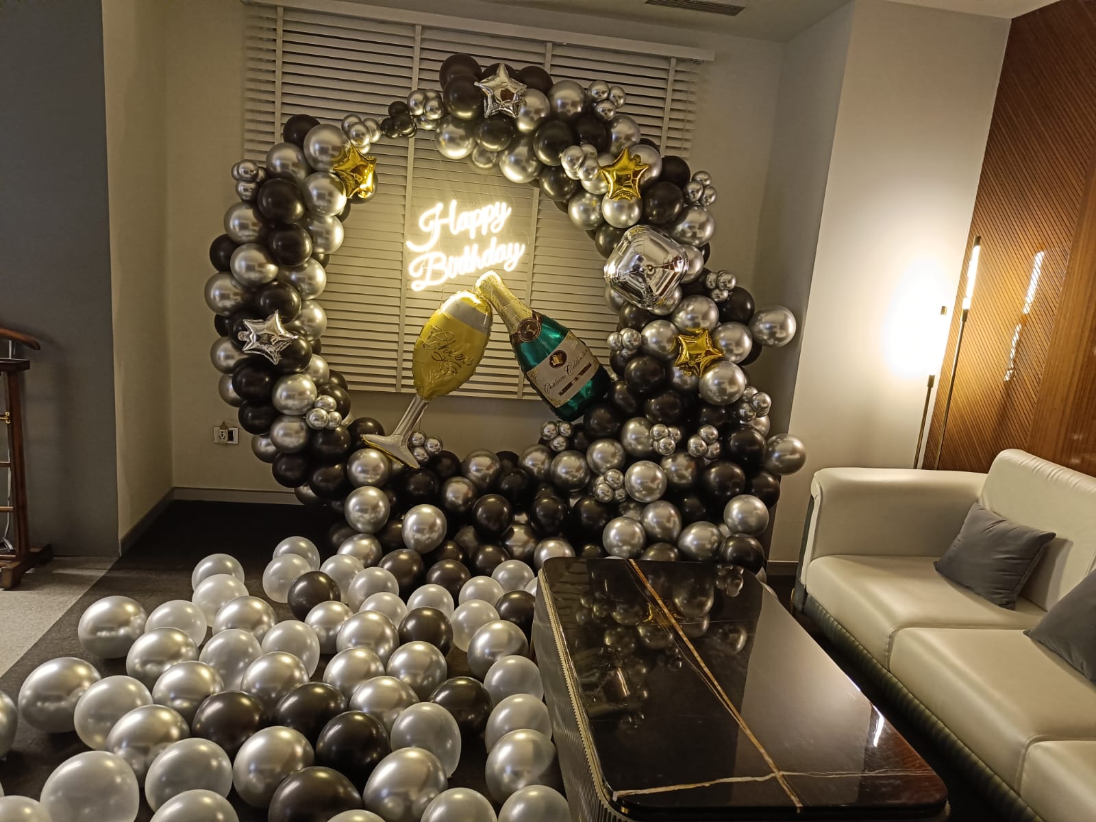 Black Silver Bdy Ring Decor