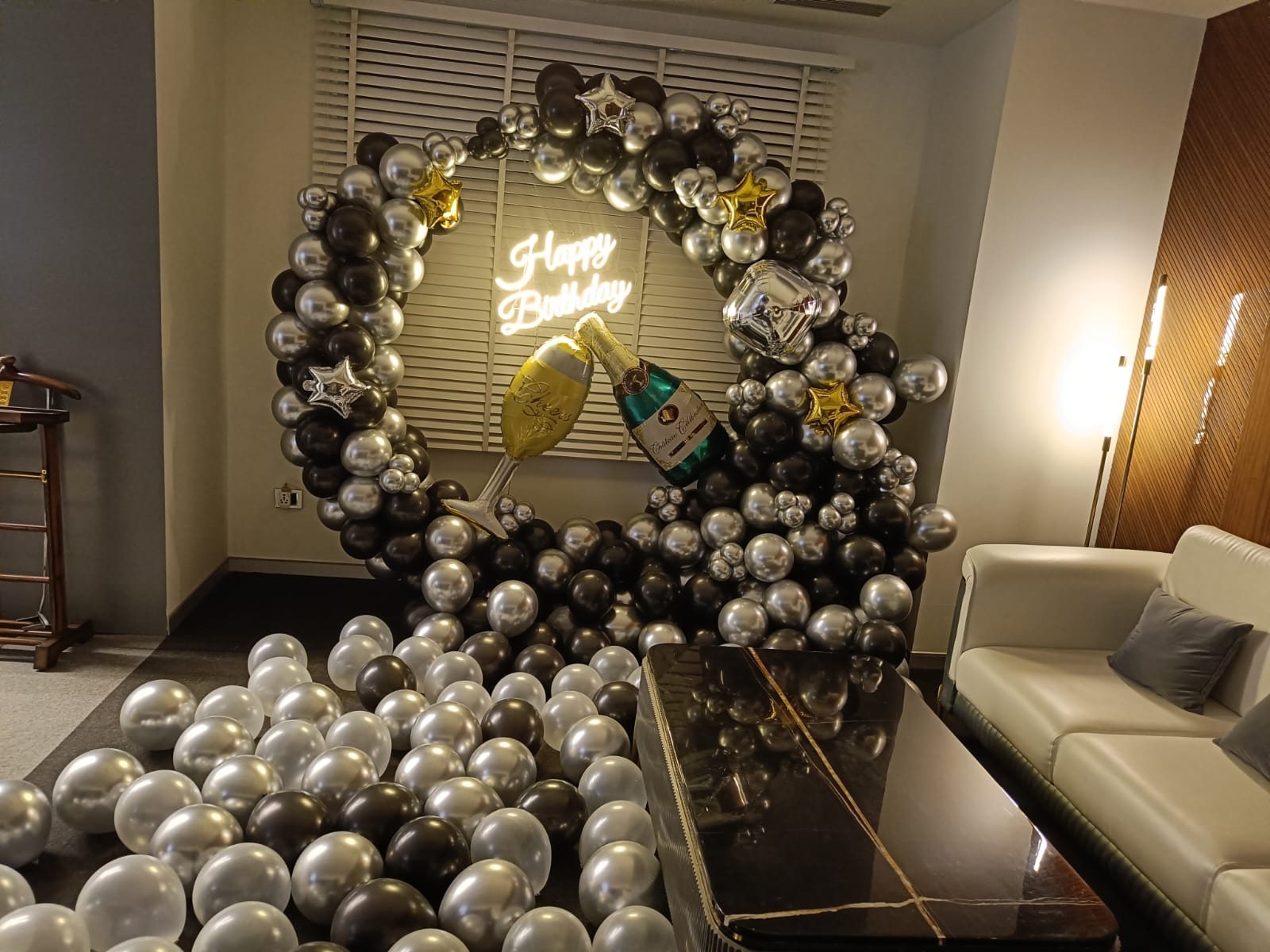 Black Silver Bdy Ring Decor - Image 2